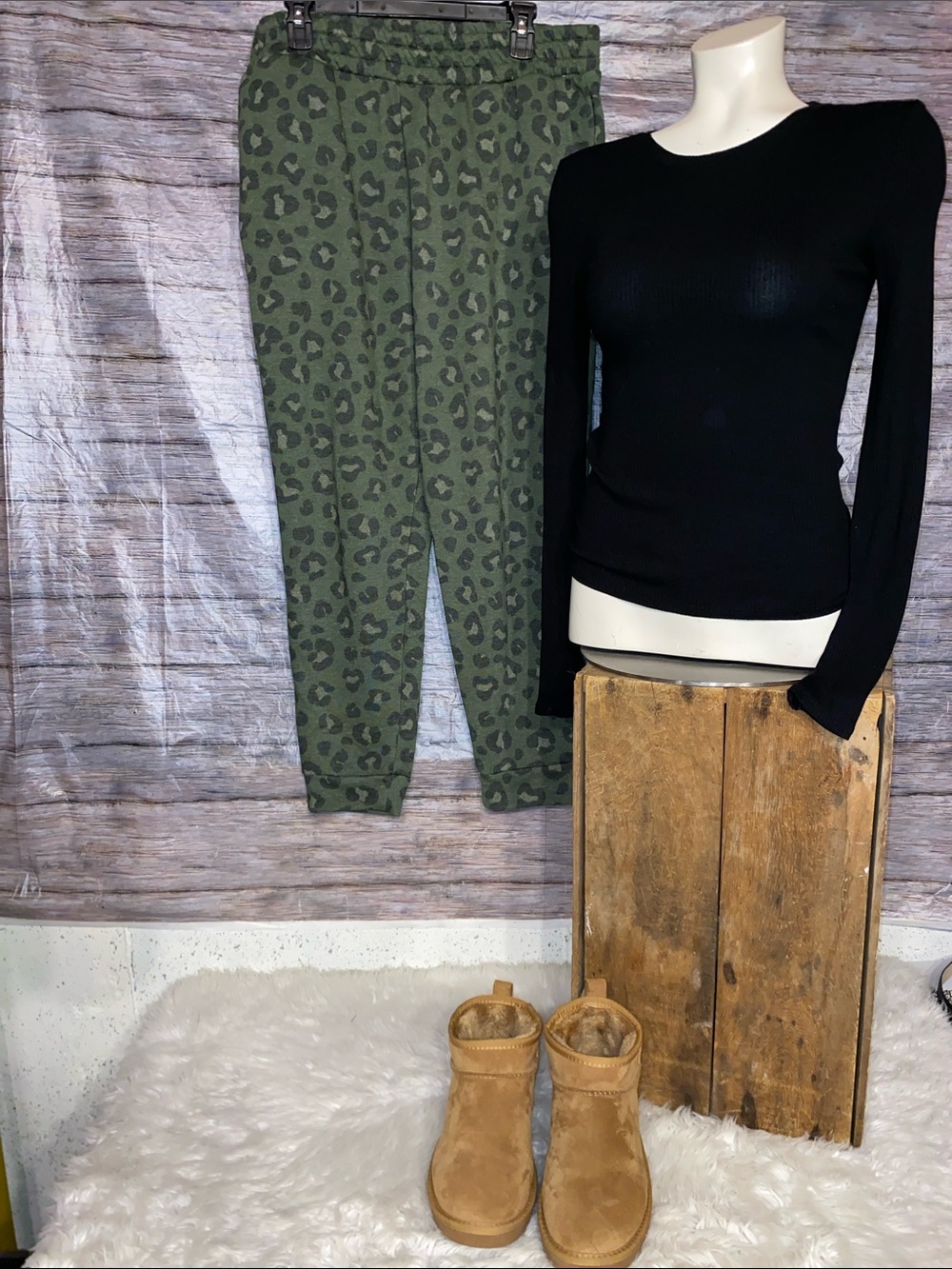 Secret Treasures Leopard Print Sweatpants Joggers With Pockets